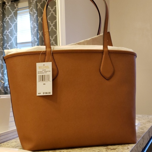 Michael Kors Medium Reversible Tote Bag - Picture 5 of 6